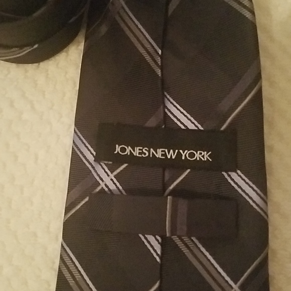 Jones New York 100% Silk Tie Brand NWOT. - Picture 2 of 3
